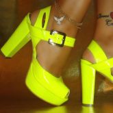 Sapato amarelo neon